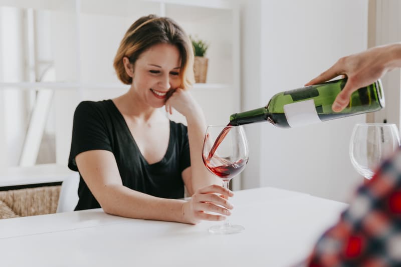 Como pedir vino en un restaurante 1 - Venta de vinos antiguos Como pedir vino en un restaurante
